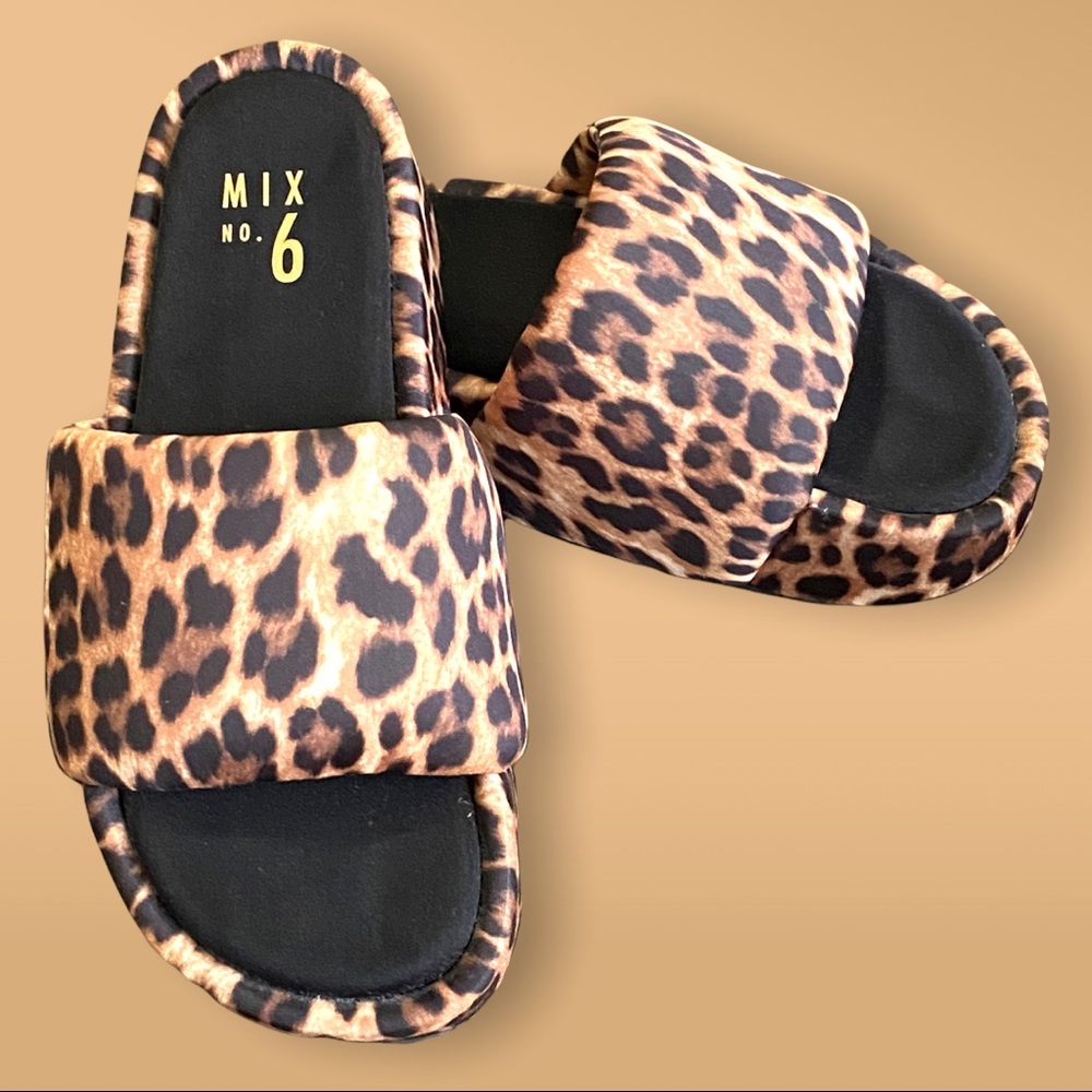 Helia Leopard Platform Slides NWOB